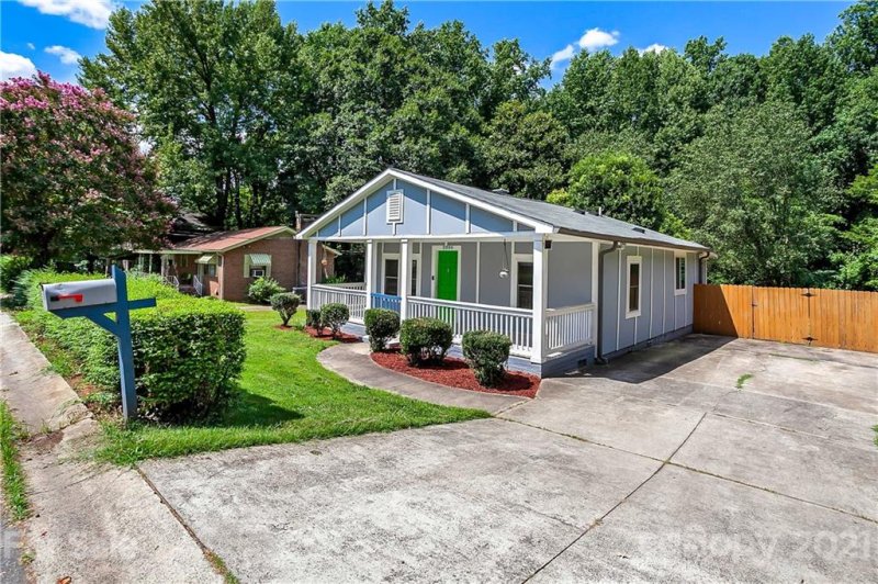 Property image 3 at 2804 Mccombs Street, Charlotte, NC 28208