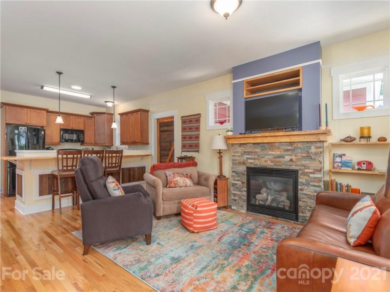 Property image 4 at 26 Byrdcliffe Lane, Asheville, NC 28805