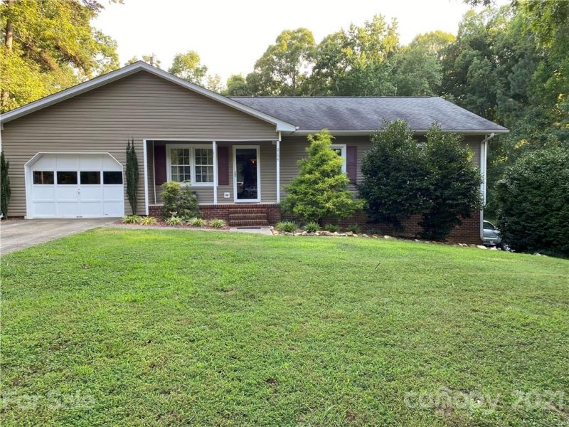 Property image 4 at 2104 Woodhurst Lane, Albemarle, NC 28001