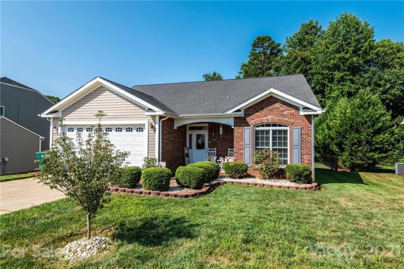 Property image 2 at 1486 Mayfair Drive, Conover, NC 28613