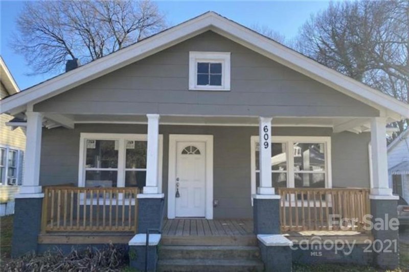 609 W Garrison Boulevard