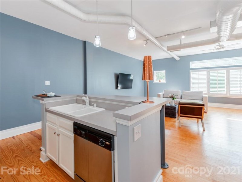 Property image 4 at 404 N Laurel Avenue, Charlotte, NC 28204