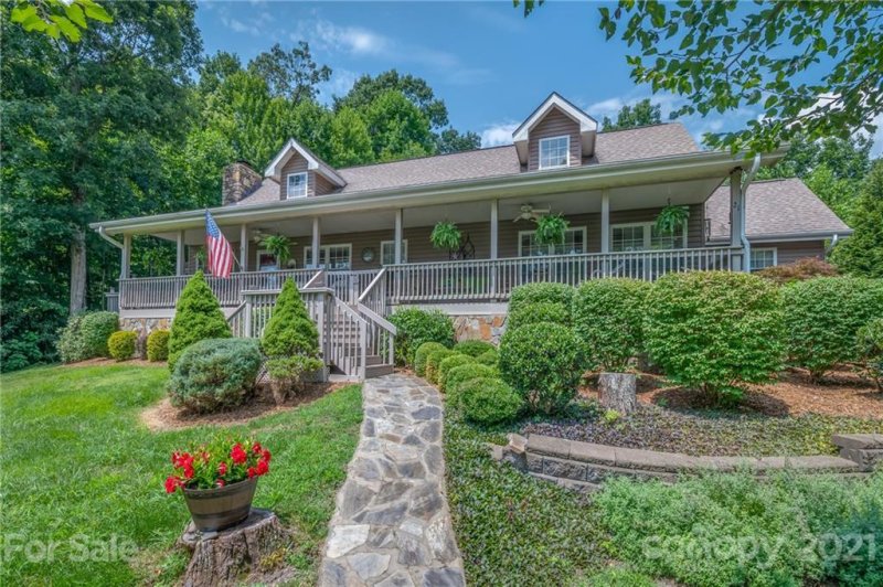 21 Pebble Stone Trail