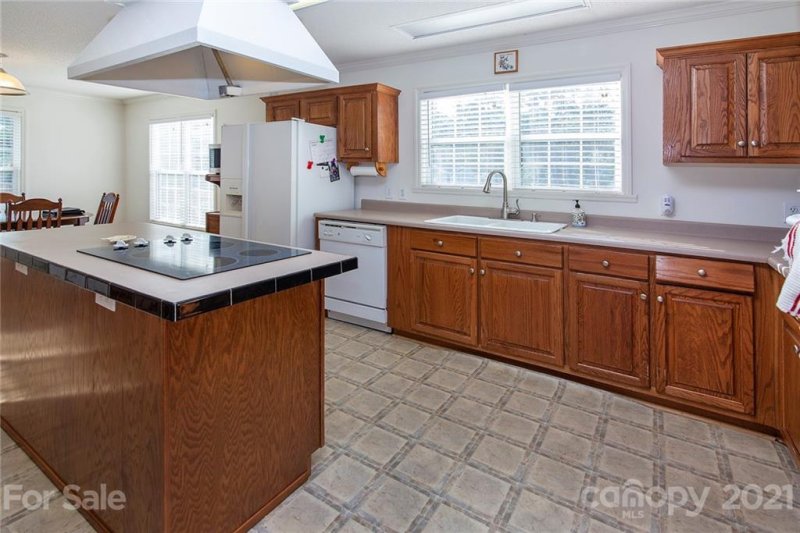 Property image 4 at 533 Friendship Drive, Matthews, NC 28105