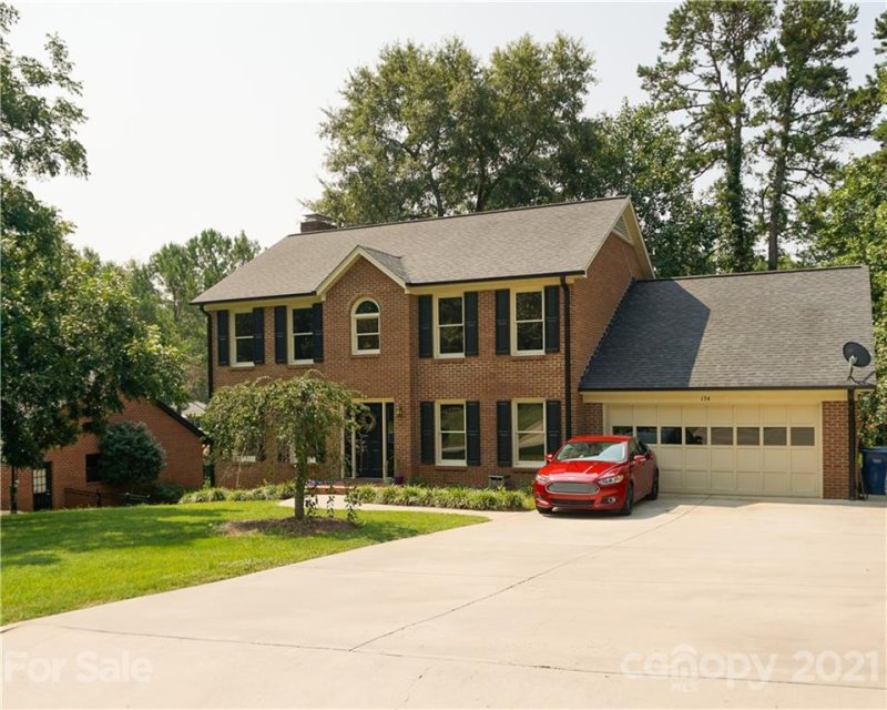 Property image 2 at 134 31st Avenue Court, Hickory, NC 28601