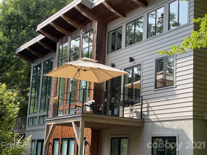 Property image 2 at 8 Hawk View Drive, Asheville, NC 28804