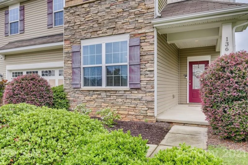 Property image 2 at 136 Glastonbury Drive, Mooresville, NC 28115