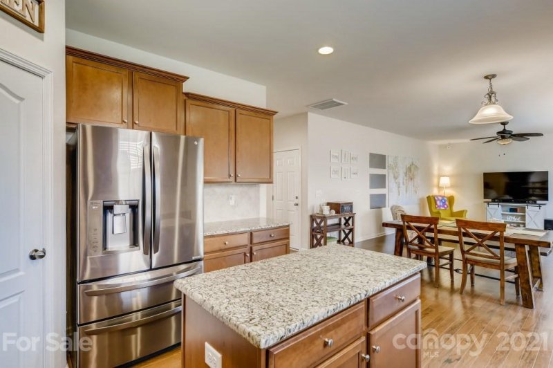 Property image 3 at 136 Glastonbury Drive, Mooresville, NC 28115