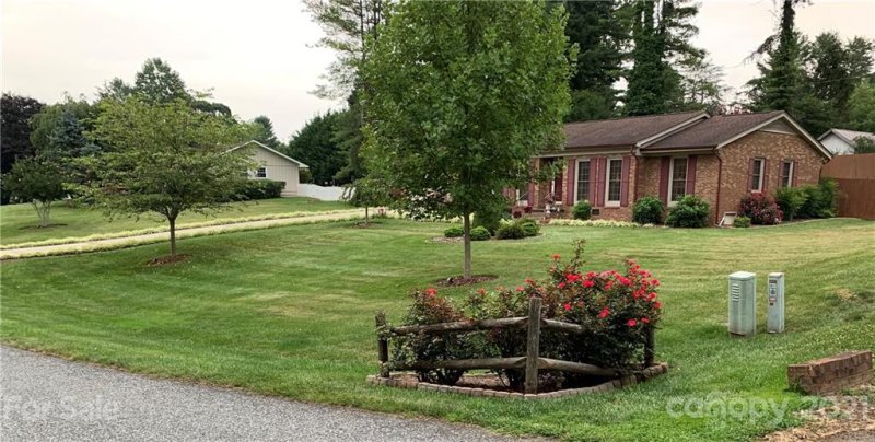 Property image 5 at 304 Melissa Way, Hendersonville, NC 28791