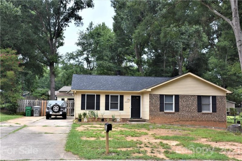 Property image 2 at 4849 Butterwick Lane, Charlotte, NC 28212