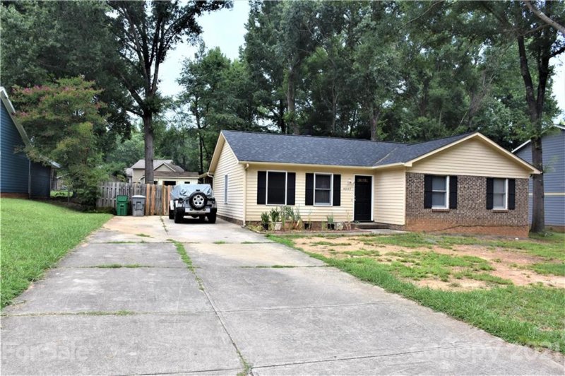 Property image 3 at 4849 Butterwick Lane, Charlotte, NC 28212