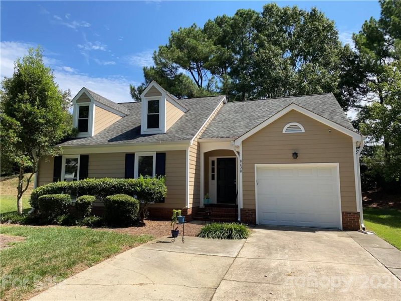 8620 Aldergate Court