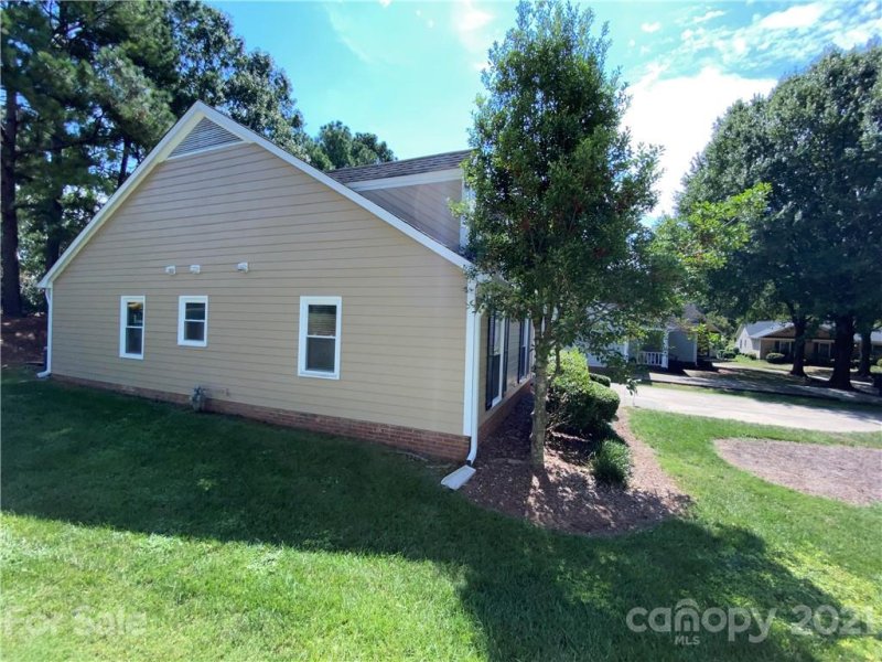 Property image 4 at 8620 Aldergate Court, Charlotte, NC 28210