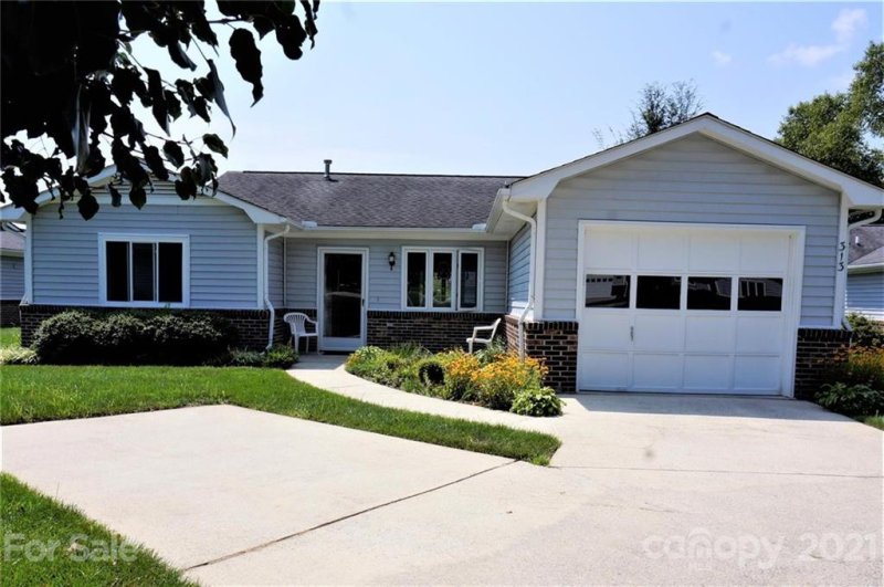 Property image 2 at 313 Dellford Court, Hendersonville, NC 28792