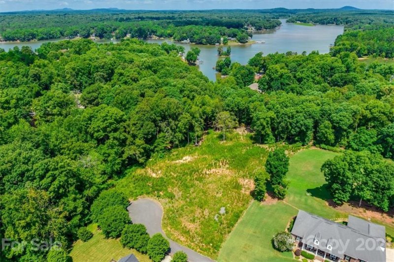 Property image 2 at 512 Lake Breeze Lane, Belmont, NC 28012