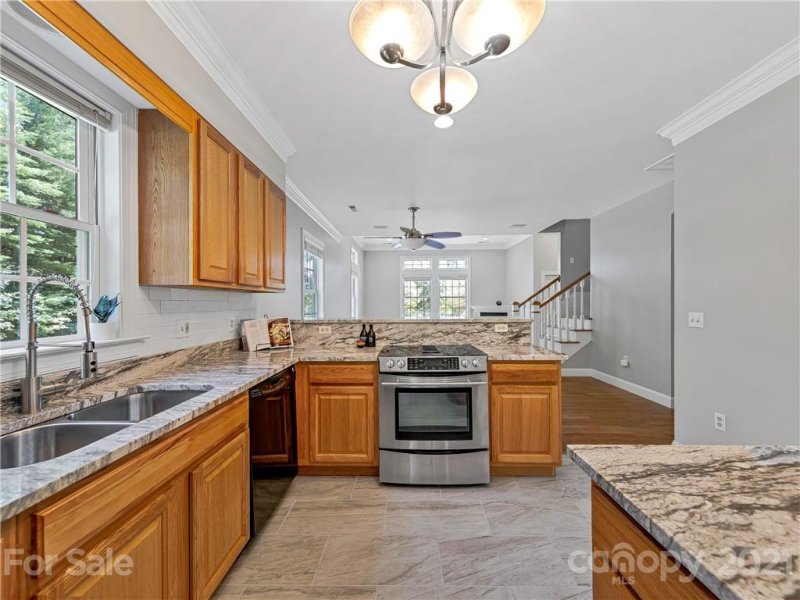 Property image 4 at 38 Trafalgar Circle, Asheville, NC 28805