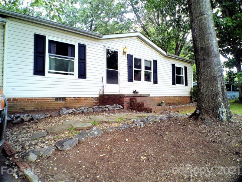 Property image 2 at 3411 Stony Brook Circle, Newton, NC 28658