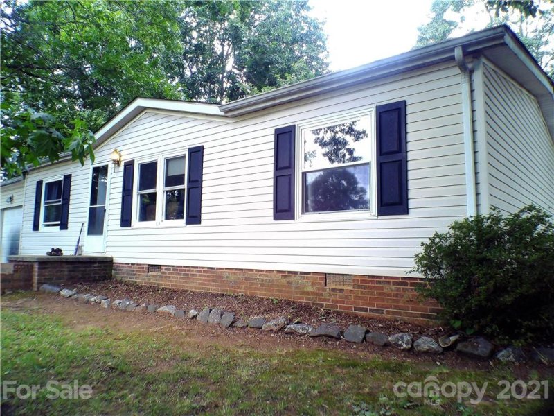 Property image 3 at 3411 Stony Brook Circle, Newton, NC 28658