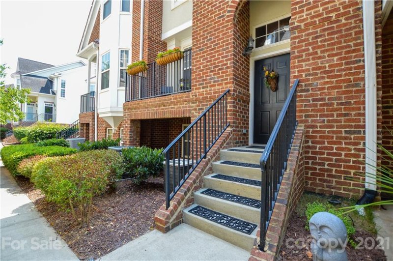 14205 Richmond Park Avenue