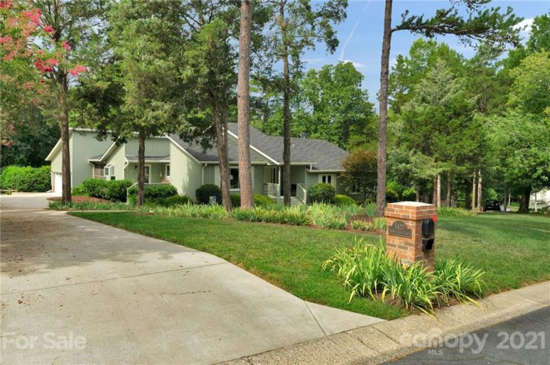 Property image 3 at 5427 Kerry Glen Lane, Charlotte, NC 28226