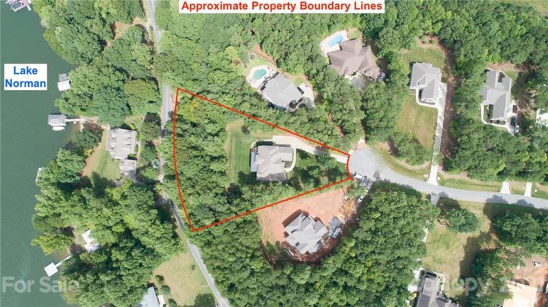 Property image 2 at 6651 Harbor Oaks Drive, Denver, NC 28037