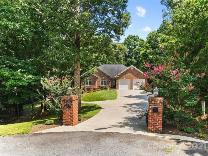 Property image 2 at 15 Waterford Court, Granite Falls, NC 28630