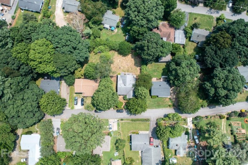 Property image 3 at 5 La Rue Street, Asheville, NC 28806