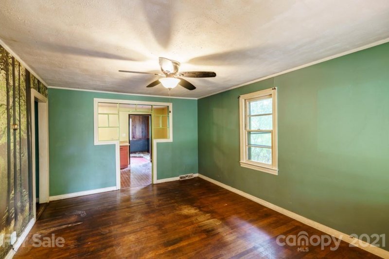 Property image 5 at 5 La Rue Street, Asheville, NC 28806