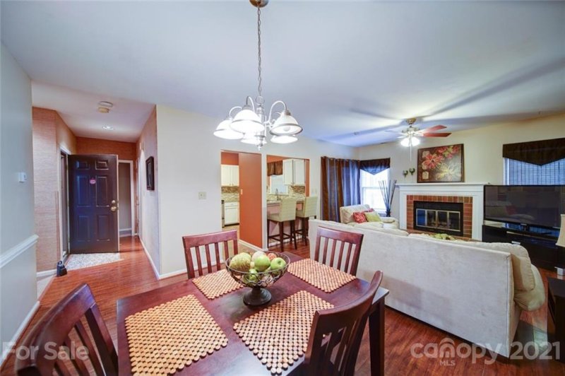 Property image 2 at 3210 Selwyn Farms Lane, Charlotte, NC 28209