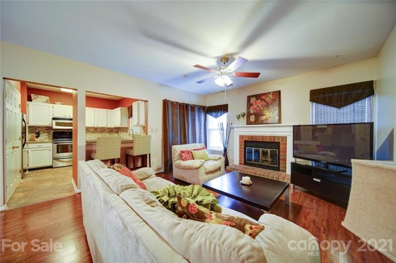 Property image 4 at 3210 Selwyn Farms Lane, Charlotte, NC 28209