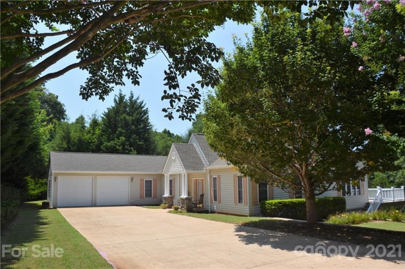 Property image 3 at 196 Eastmoor Drive, Asheville, NC 28805