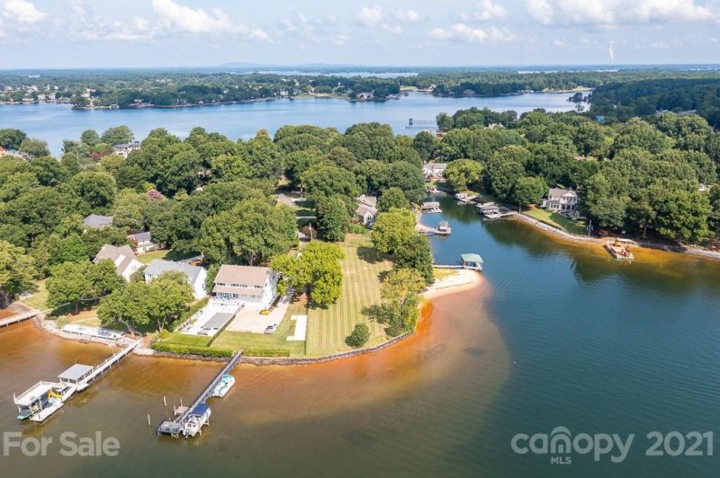 18000 Whispering Oaks Drive