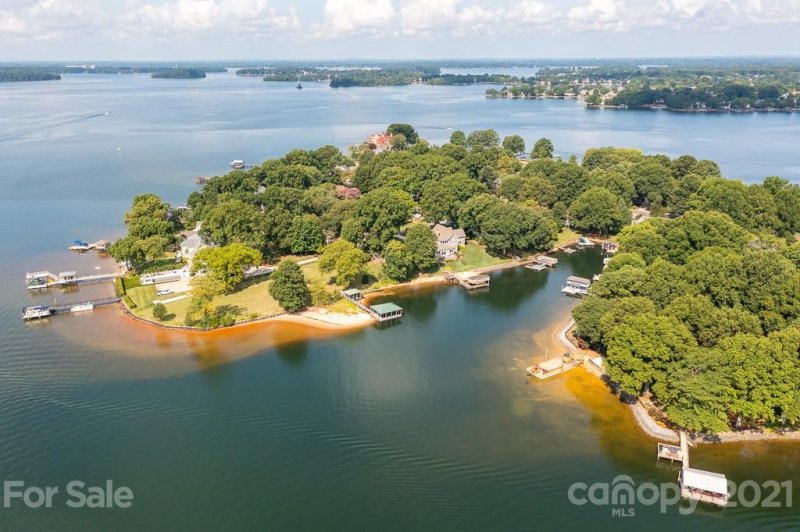 Property image 2 at 18000 Whispering Oaks Drive, Cornelius, NC 28031