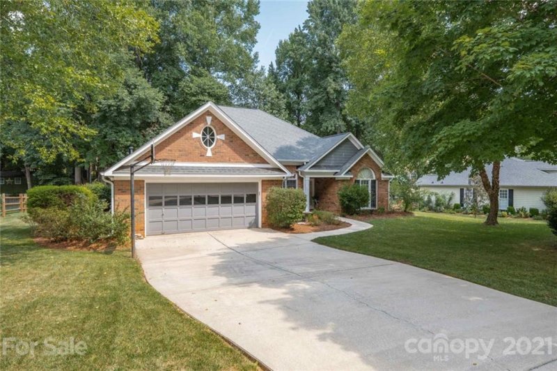 Property image 4 at 211 Charter Oak Court, Mooresville, NC 28115