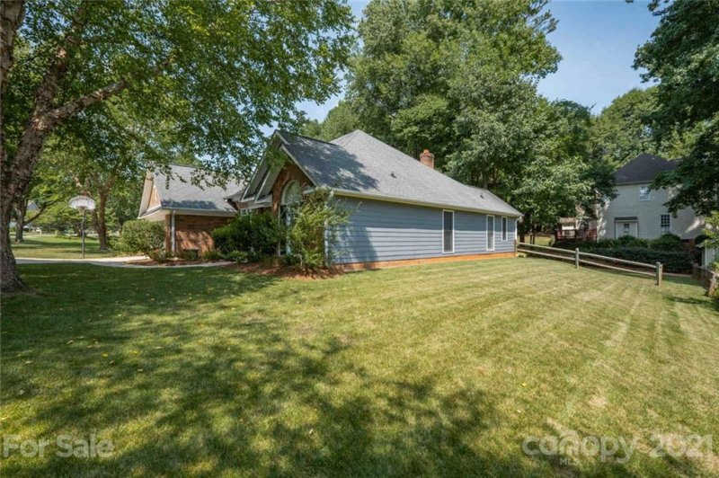 Property image 5 at 211 Charter Oak Court, Mooresville, NC 28115
