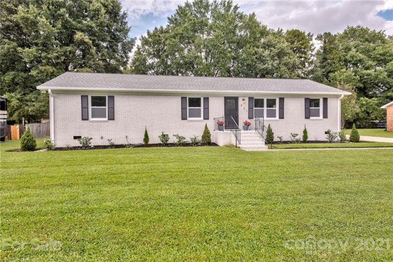 Property image 2 at 421 Catawba Circle, Matthews, NC 28104