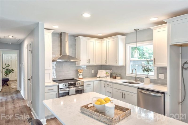 Property image 3 at 421 Catawba Circle, Matthews, NC 28104