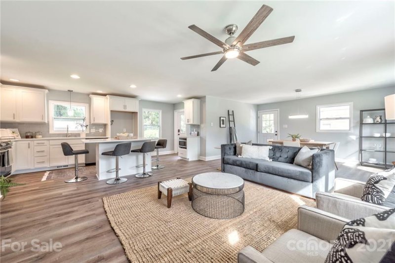 Property image 5 at 421 Catawba Circle, Matthews, NC 28104