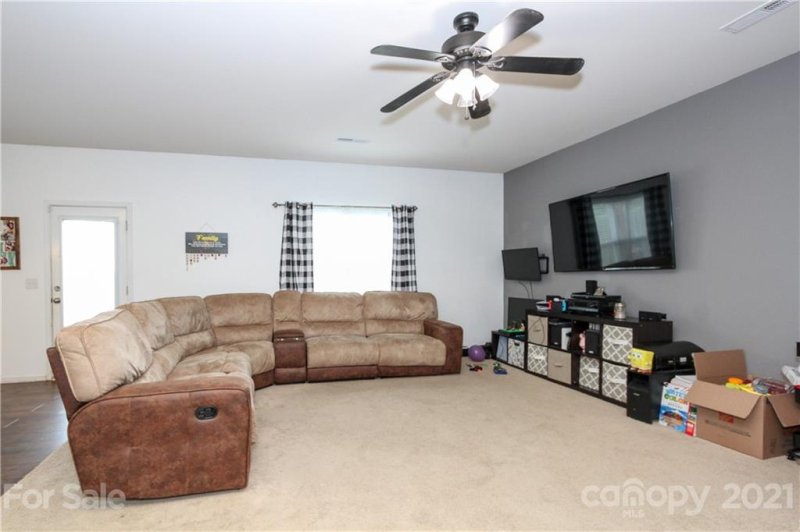 Property image 4 at 11335 Breezehill Lane, Charlotte, NC 28262