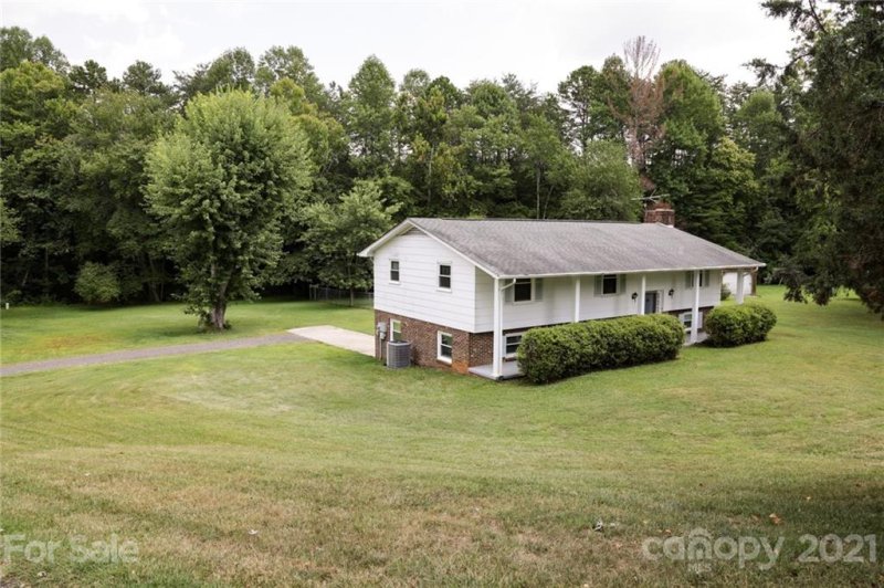 Property image 3 at 2246 24th Circle, Hickory, NC 28601