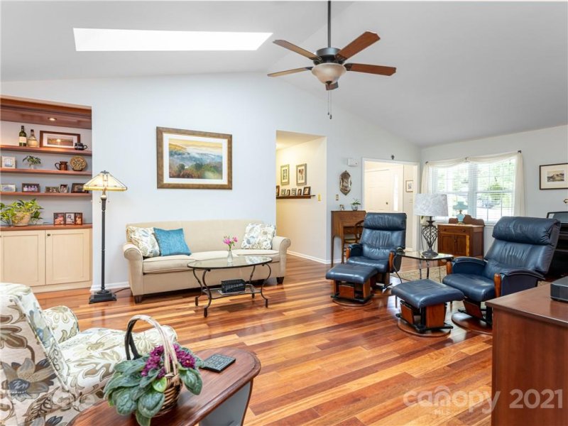 Property image 3 at 26 Park Avenue, Asheville, NC 28803