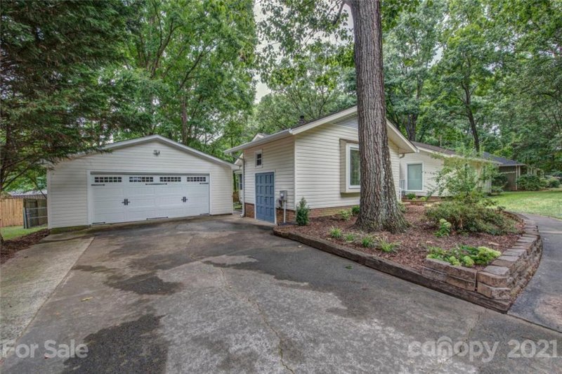 Property image 3 at 2409 Woodleigh Drive, Gastonia, NC 28056