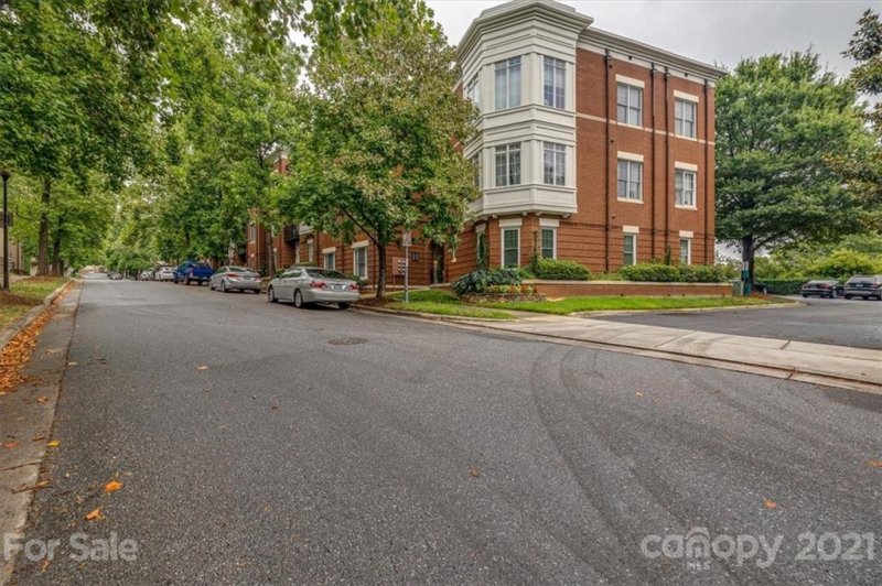 Property image 2 at 755 Garden District Drive, Charlotte, NC 28202