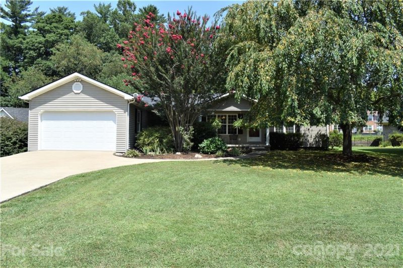 Property image 2 at 2375 Rosemont Court, Hendersonville, NC 28791