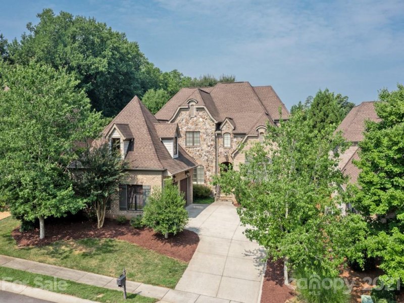 Property image 3 at 706 Sainte Rose Lane, Charlotte, NC 28226