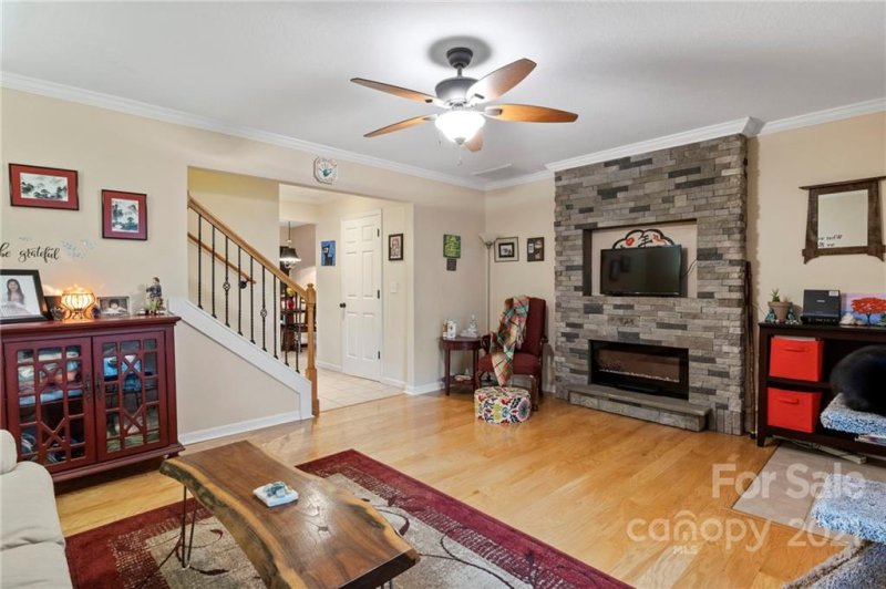 Property image 5 at 86 Rotunda Circle, Asheville, NC 28806