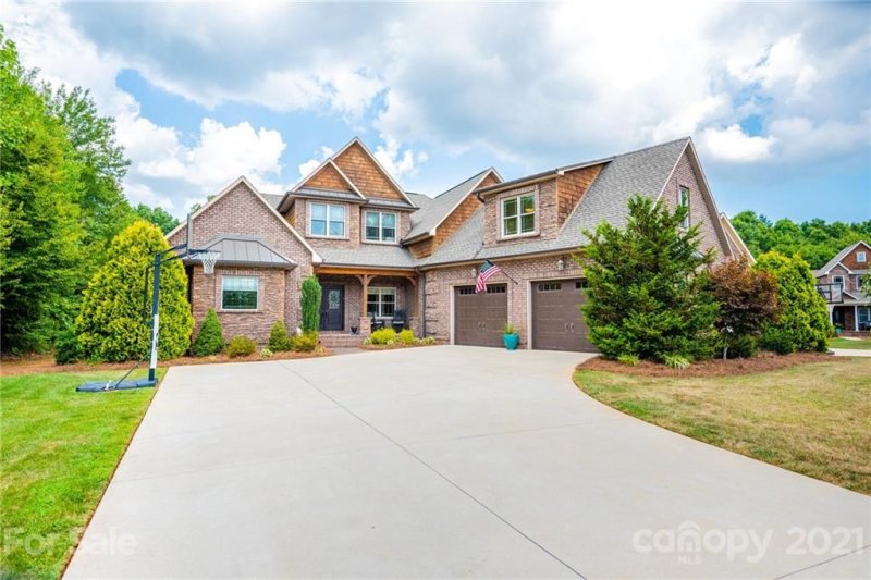 Property image 2 at 1522 Kensington Park Court, Hickory, NC 28602