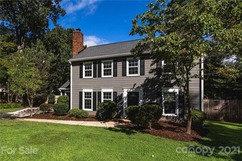 Property image 2 at 305 Silversmith Lane, Charlotte, NC 28270