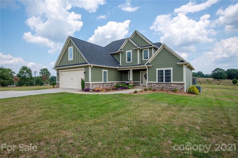 Property image 2 at 955 Oak Ridge Farms Circle, Newton, NC 28658