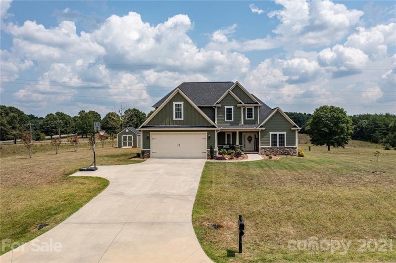 Property image 3 at 955 Oak Ridge Farms Circle, Newton, NC 28658